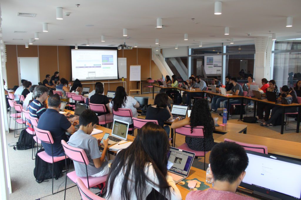 Leia mais sobre o artigo Alunos aprendem a criar um site do zero, sem precisar programar.