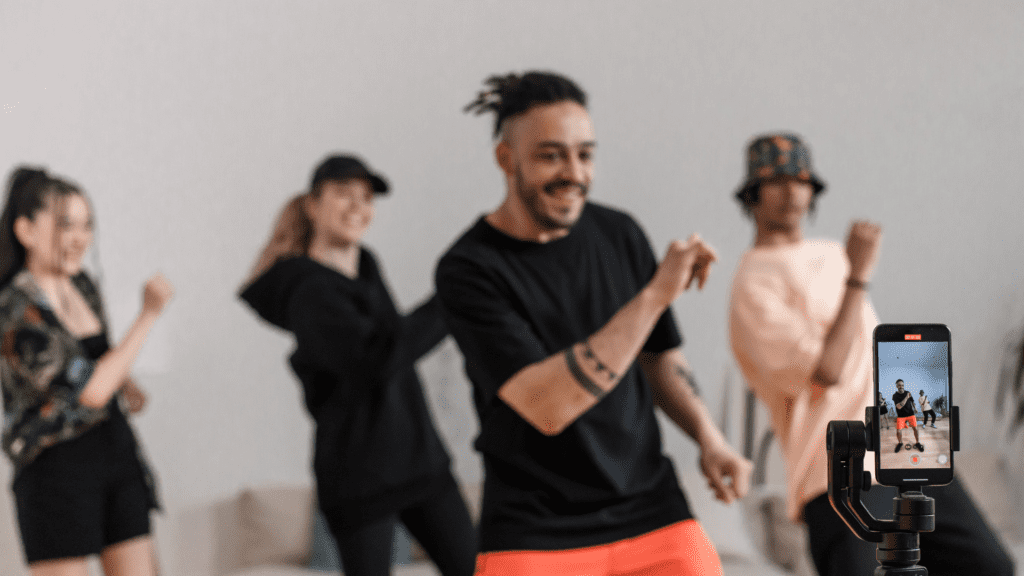 Leia mais sobre o artigo Entenda como o algoritmo da rede social vizinha funciona